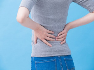 علل و علائم اصلی بیرون زدگی دیسک بین مهره ای چیست ؟