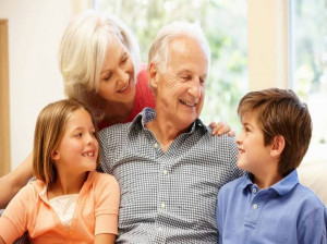 مزایای و معایب بهره گیری از فامیل و آشنایان برای نگهداری از کودک