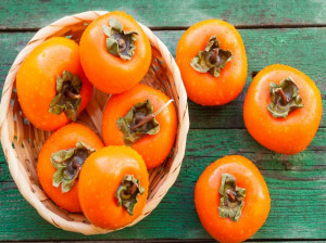 مصرف خرمالو در بارداری : خواص و تاثیر بی نظیر خرمالو در بارداری