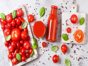 فواید و مضرات آب گوجه فرنگی چیست؟