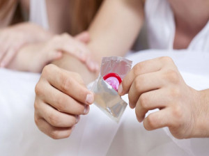 آیا میدانید چگونه باید از کاندوم استفاده کنید؟