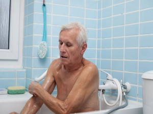 ساده ترین راهکارهای حمام سالمندان بیمار در تخت خواب