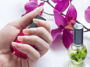 ۱۷ روش خانگی معجزه آسا برای رشد سریع ناخن ها