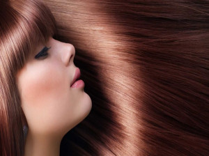 آبرسانی مو در خانه : روش های بی نظیر برای رفع خشکی موها