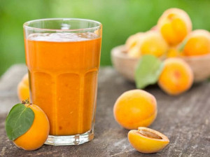 آشنایی با خواص شگفت انگیز آب زردآلو + طرز تهیه