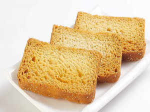 آشنایی با کالری، ارزش غذایی و مضرات نان سوخاری + طرز تهیه