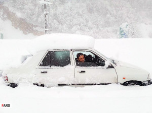 عکس های بارش برف در شهر و جاده های گیلان