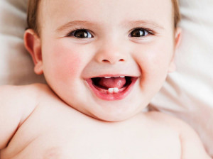 علت رویش دندان از فک بالا چیست؟
