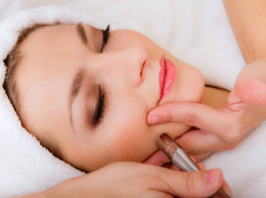 میکرودرم ابریژن چیست و چه فایده ای برای پوست دارد؟