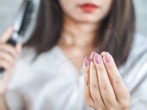 علت افزایش ریزش مو در تابستان چیست؟