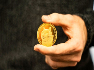 دوج کوین چیست و آیا ارزش سرمایهگذاری دارد؟