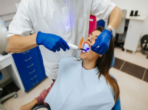 بلیچینگ بهتر است یا جرم گیری دندان ؟