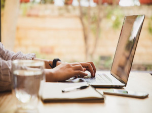 پینگ (Ping) چیست و چه کاربرد و تاثیری در سرویس اینترنت دارد؟