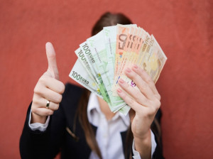 چطور بدون رودربایستی از همسر خود پول بگیریم ؟