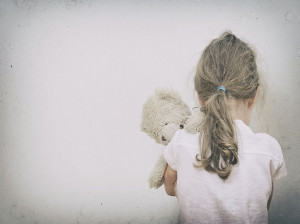 5 نشانه بچه ای که کمبود محبت دارد