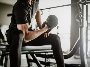 دمبل تمرکزی چیست؟ عضلات درگیر در دمبل تمرکزی