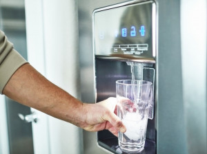 نحوه تمیز کردن و رفع بوی بد آبسردکن