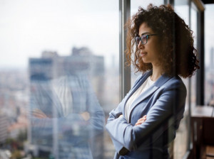 تاثیر سوگیری پس نگری یا Hindsight Bias بر قضاوت و تصمیم گیری چیست ؟
