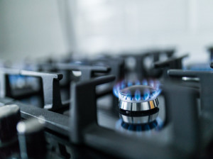 علت جرقه زدن مدام فندک گاز رومیزی چیست؟