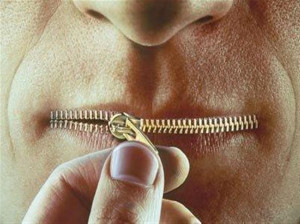 چگونه پرحرف نباشیم و پرحرفی را درمان کنیم؟