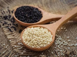 فرق اصلی بین کنجد سیاه و کنجد سفید در چیست ؟