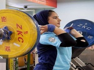 فیلم لحظه قهرمانی و وزنه برداری یکتا جمالی