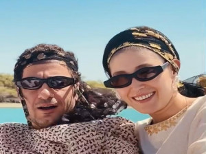 بوسه عاشقانه فرشته حسینی و نوید محمدزاده ! به هم میان ؟