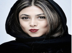 اندام باربی آزاده صمدی با بلوز و شلوار / باورتون میشد ؟