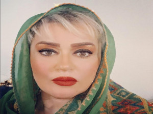 تیپ سانسوری و غیر قابل باور نعیمه نظام دوست در پارک / با این اندام آخه !؟