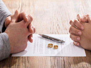 حق طلاق  زن در اسلام : نظر فقه در خصوص حق طلاق زن چیست ؟