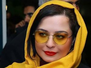 کودکی سخت مهراوه شریفی نیا در کنار مادرش