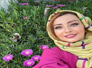رونمایی نفیسه روشن از گوشواره های فانتزی اش