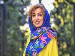 ژست جنجالی و نامتعارف نگار عابدی در یک تئاتر