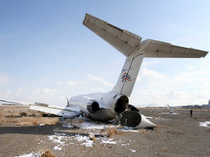 سقوط یک هواپیمای مسافربری در نزدیکی فرودگاه امام + فیلم