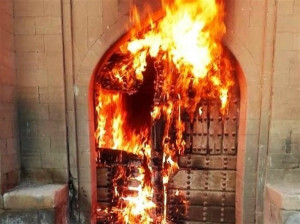 در آتش سوختن آثار باستانی ۳۰۰ ساله در شوشتر !