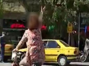 دختر نجف آبادی بی حجاب در حال دوچرخه سواری