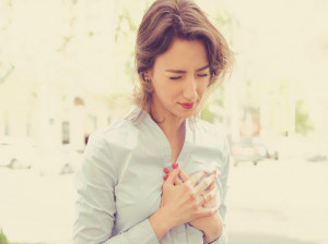 ترک نوک سینه : علائم، پیشگیری و درمان خانگی شقاق سینه