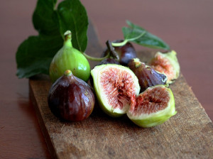 طبع انجیر : میوه انجیر (خشک و تازه) گرم است یا سرد ؟