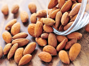 طبع بادام درختی : بادام (تلخ / شیرین) گرم است یا سرد ؟