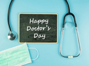 20 متن و پیام تبریک روز پزشک به استاد
