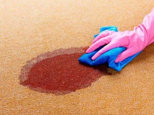 چگونه لکه خون را از روی فرش پاک کنیم ؟