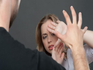 راهکارهای طلایی برای مقابله با شوهری که دست بزن دارد