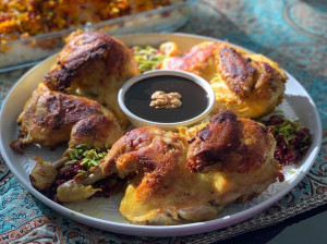طرز تهیه اکبر جوجه مجلسی با سس انار مخصوص