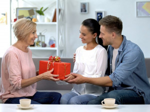 15 متن تبریک پیشاپیش روز مادر به مادر شوهر و مادر زن