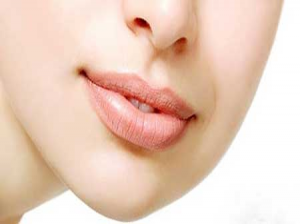 علت سیاهی لب ها چیست؟