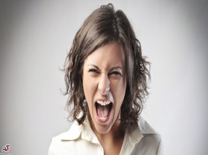 علت خستگی و عصبانیت مزمن خانمها چیست؟+ چند راهکار درمانی