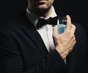 ۱۲ عطر گرم و شیرین مردانه مخصوص سردترین روزهای سال