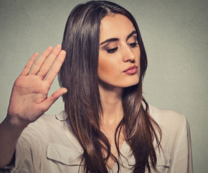 چگونه با آدم دو بهم زن و خبرچین برخورد کنیم؟