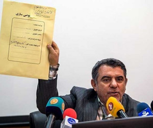 پوری حسینی : چرا رئیس سازمان خصوصی سازی ممنوع الخروج شد ؟
