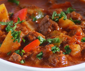 گولاش خورش مجارستانی